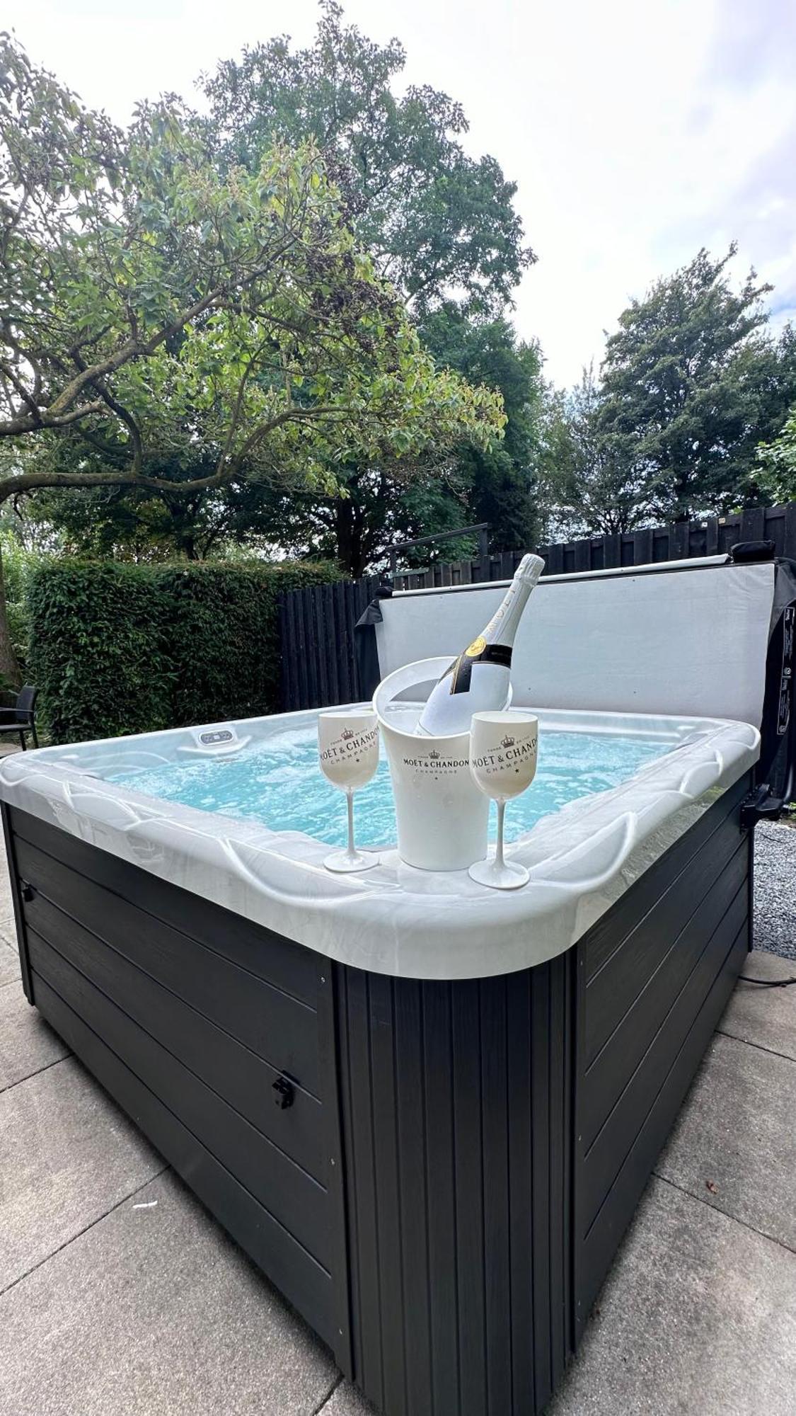 Villa De Luxe Bed &Wellness 's-Hertogenbosch  Esterno foto
