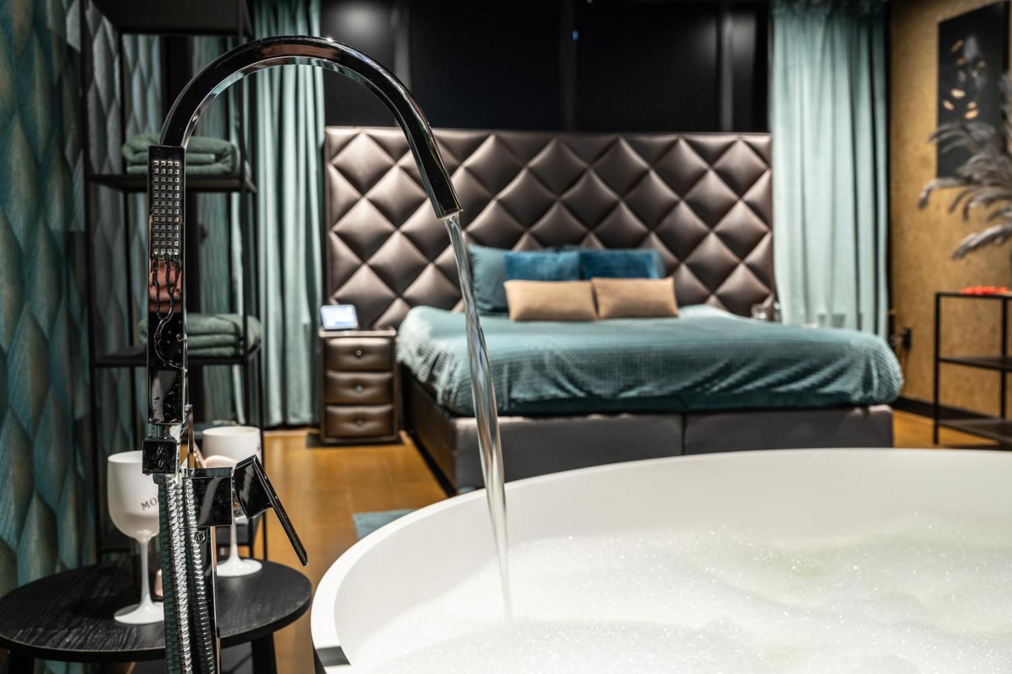 Villa De Luxe Bed &Wellness 's-Hertogenbosch  Esterno foto